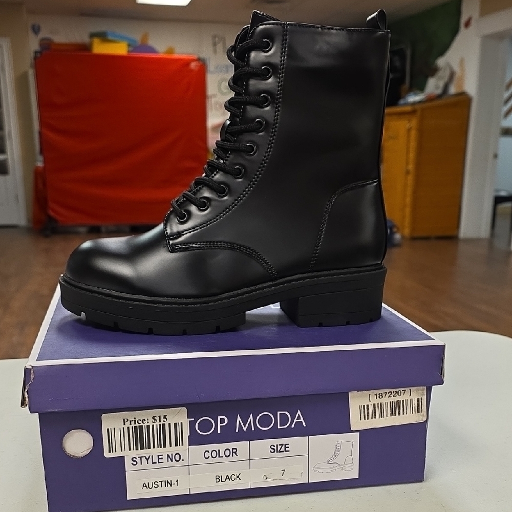 TOP Moda Black Lace-Up Platform Combat Boots